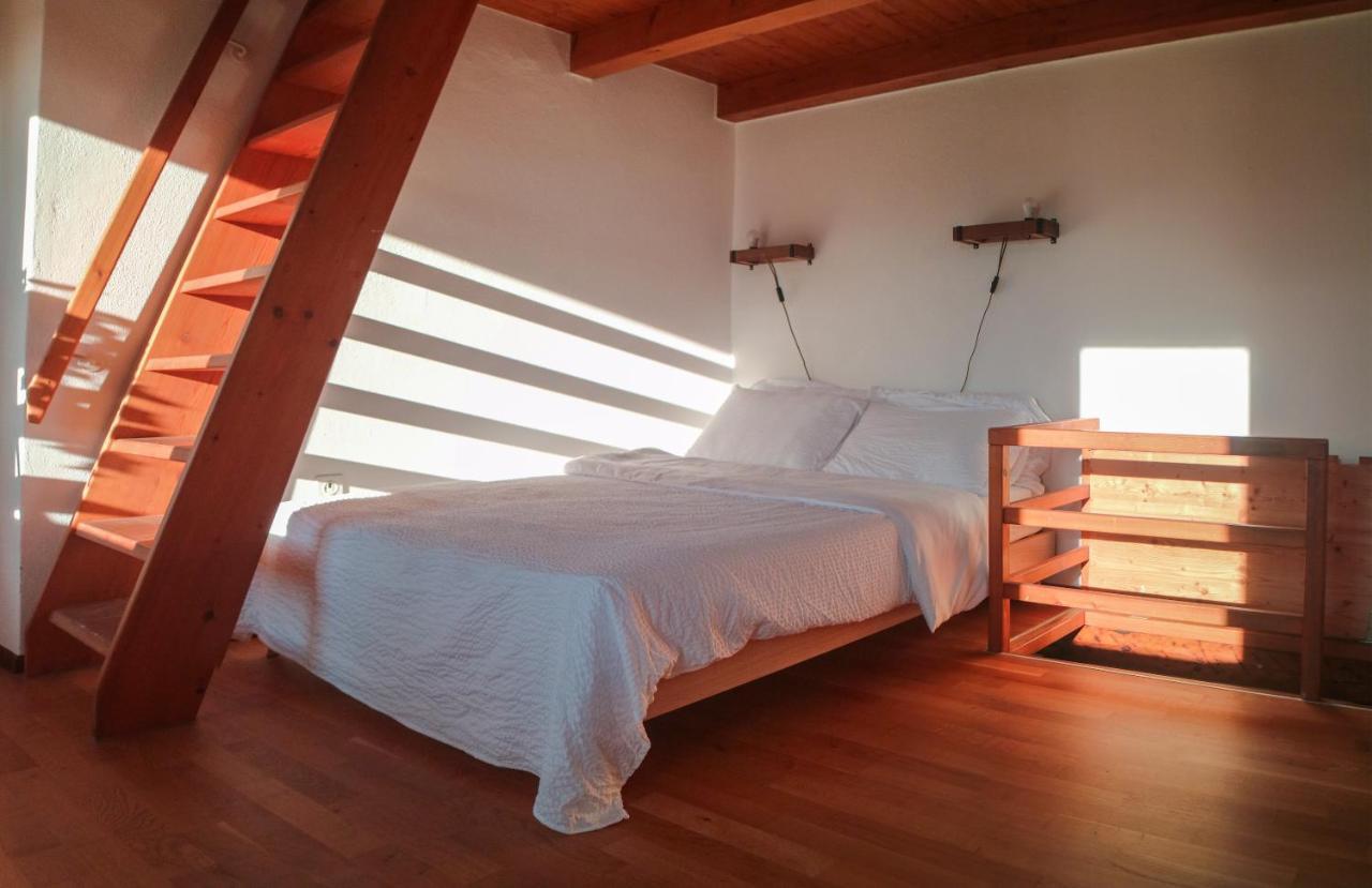 Wisteria House - Holiday Apartment Cadenazzo ภายนอก รูปภาพ