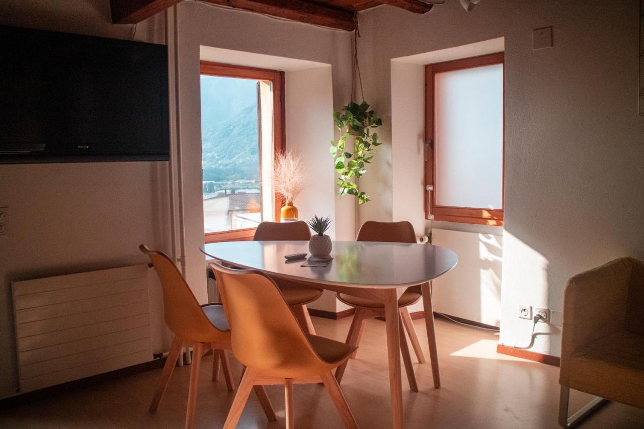 Wisteria House - Holiday Apartment Cadenazzo ภายนอก รูปภาพ